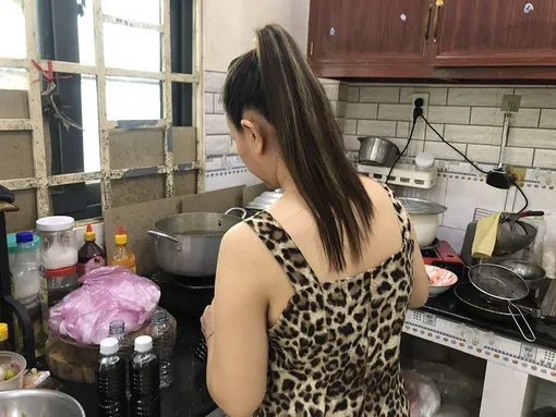 'Việc anh, việc tôi' - Bức màn ngăn cách vợ chồng