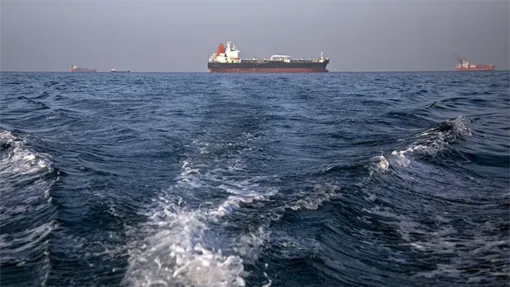 Iran yêu cầu thủ tục mới đối với tàu thuyền qua eo biển Hormuz
