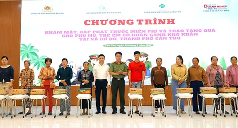 Khám mắt, phát thuốc và tặng quà người dân hoàn cảnh khó khăn