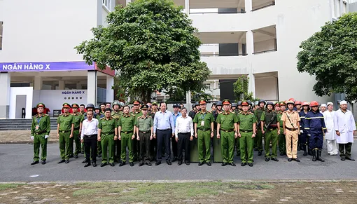 Công an TP Cần Thơ diễn tập phương án xử lý tình huống cướp tài sản ngân hàng