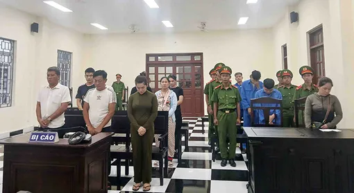 Đánh bạc, tổ chức đánh bạc, 9 bị cáo lãnh án tù