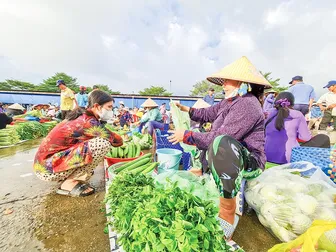 Hoạt động thương mại, dịch vụ diễn ra sôi động, sức mua phục hồi tích cực