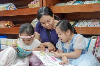 Đọc sách cùng con