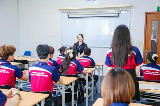 Cơ hội bứt phá thu nhập cho giới trẻ từ lợi thế làm chủ ngoại ngữ