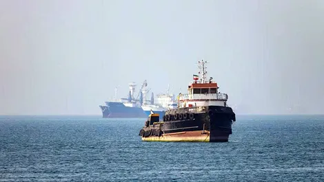 Một tàu hàng bị tấn công tại eo biển Hormuz