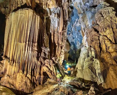 Quảng Trị: Phát hiện hang động mới với hệ thống thạch nhũ và ngọc động hiếm gặp