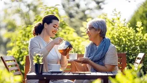 Uống trà xanh giúp phụ nữ mãn kinh giảm cholesterol