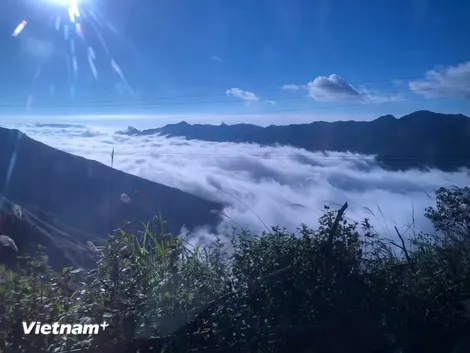Tà Xùa- chạm vào biển mây nơi đỉnh trời Tây Bắc