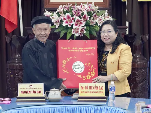 Lãnh đạo thành phố chúc mừng Đại lễ kỷ niệm 87 năm Ngày Đức Huỳnh Giáo chủ khai sáng đạo Phật giáo Hòa Hảo