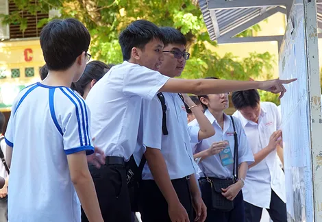 Hàng chục ngàn thí sinh Cần Thơ làm thủ tục dự thi tuyển sinh THPT năm học 2026-2027