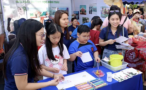 Nhộn nhịp sân chơi hè