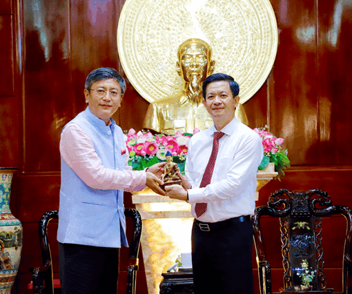 ជំ​រុញ​កិច្ច​សហ​ប្រតិ​បត្តិ​ការ​រវាង​ទី​ក្រុង​កឹង​ធើនិង​ដៃ​គូ​ឥណ្ឌា​