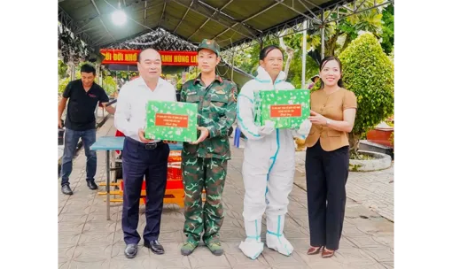Thăm hỏi, động viên lực lượng thực hiện nhiệm vụ lấy mẫu hài cốt liệt sĩ để giám định ADN