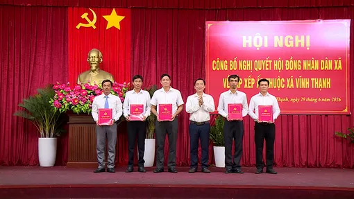 Xã Vĩnh Thạnh công bố nghị quyết sắp xếp ấp, kiện toàn tổ chức bộ máy theo mô hình chính quyền địa phương 2 cấp