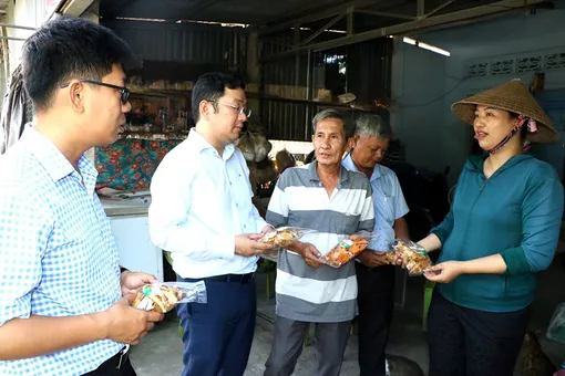 Thông qua nghị quyết quy định chính sách hỗ trợ cán bộ, công chức, viên chức về công tác tại trung tâm hành chính của đơn vị hành chính cấp xã