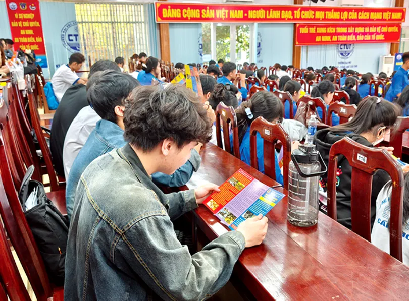 ឃោស​នា​ផ្សព្វ​ផ្សាយ​ច្បាប់ ដាស់​ស្មារតី​ទទួល​ការ​ខុស​ត្រូវ​របស់​យុវ​ជន​