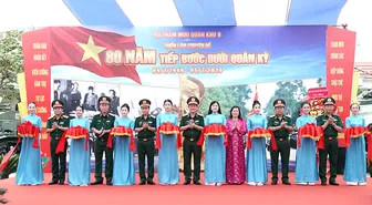 Khai mạc triển lãm “80 năm tiếp bước dưới Quân kỳ”