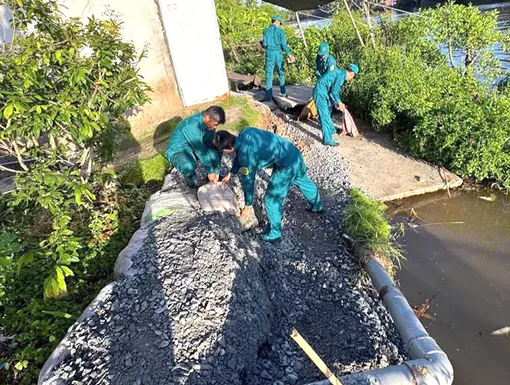 Sạt lở làm mất 1 đoạn đường giao thông nông thôn ở xã Nhơn Mỹ