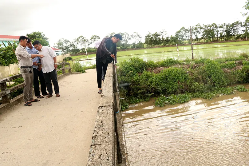 Chi cục Thủy lợi nghiệm thu công trình sửa chữa, nạo vét các tuyến kênh trên địa bàn xã Liêu Tú