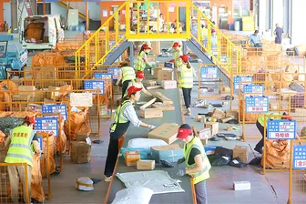 Trung Quốc giảm rác thải bao bì và khí thải trong ngành chuyển phát nhanh