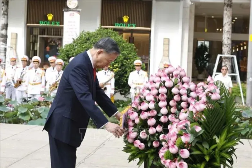 Tổng Bí thư, Chủ tịch nước Tô Lâm dâng hoa kỷ niệm 50 năm thành phố mang tên Bác