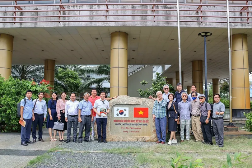 Đoàn công tác Hàn Quốc tham quan Vườn ươm Công nghệ công nghiệp Việt Nam - Hàn Quốc