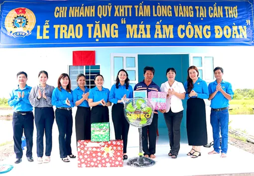 Bàn giao Mái ấm Công đoàn