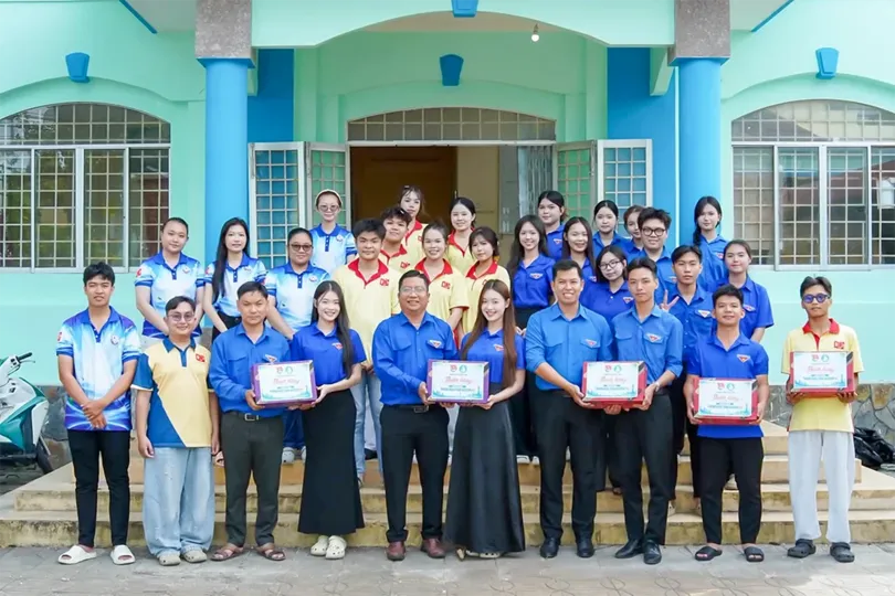 ភា​ពពុះ​ពោរ​នៃ​យុទ្ធ​នា​ការ 'ផ្កា​ក្ងោក​ក្រ​ហម'