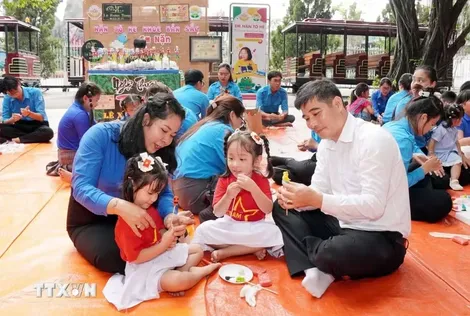 Đưa hệ giá trị quốc gia, văn hóa, gia đình thấm sâu vào đời sống xã hội