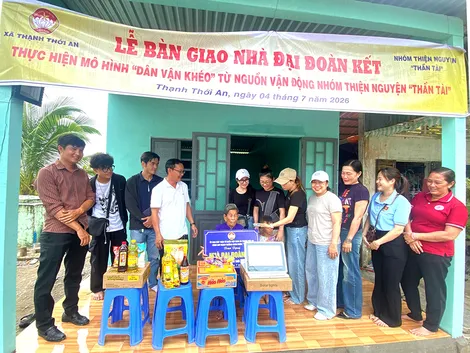 Trao nhà Đại đoàn kết cho hộ khó khăn tại xã Thạnh Thới An