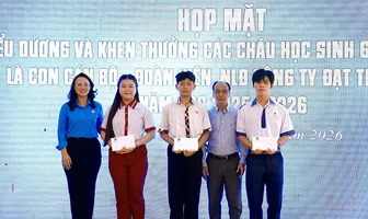 Trao 104 phần quà tặng con đoàn viên, người lao động học giỏi