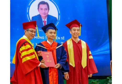 Đại học Cần Thơ trao bằng tốt nghiệp cho 290 tân tiến sĩ, thạc sĩ