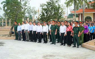 Tiến hành lấy mẫu hài cốt liệt sĩ chưa xác định được thông tin tại phường Ô Môn