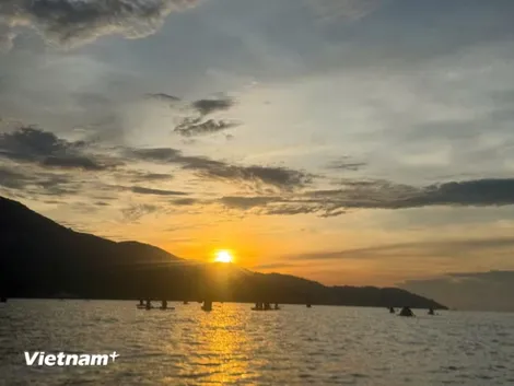 Đến Đà Nẵng trải nghiệm chèo SUP ngắm bình minh trên biển Mân Thái