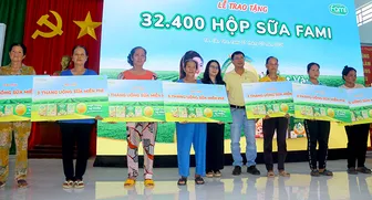 Hỗ trợ 32.400 hộp sữa đậu nành Fami Canxi đến hội viên, phụ nữ có hoàn cảnh khó khăn