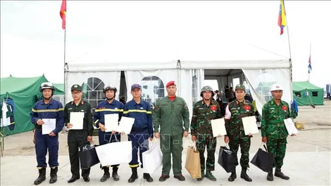 Đoàn cứu nạn, cứu hộ Việt Nam được trao tặng Huy chương “Anh hùng Venezuela”