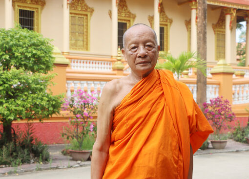 ព្រះ​ឧបជ្ឈាយ៍​តាំង​ណោ សុធម្មា​ធិប​តី​រង ក្រុម​ប្រឹក្សា​វិន័យ​ធរ​នៃ​សមា​គម​ពុទ្ធ​សាសនា​វៀត​ណាម ប្រ​ធាន​សមា​គម​ព្រះ​សង្ឃ​សាម​គ្គី​ស្នេ​ហា​ជាតិ​ទី​ក្រុង​កឹង​ធើ ព្រះ​ចៅ​អធិ​ការ​វត្ត​ឃ្លាំង៖