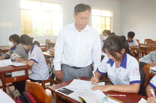 គ្រូ​បង្រៀន​ស្រ​ឡាញ់​អា​ជីព​