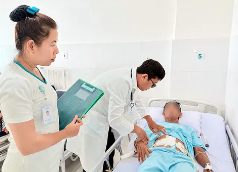 Cứu sống bệnh nhân vỡ ruột non sau va chạm với xe ba gác