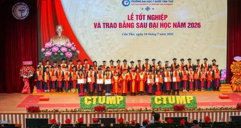 Trường Đại học Y Dược Cần Thơ trao bằng tốt nghiệp cho hơn 430 tân khoa đại học, học viên sau đại học
