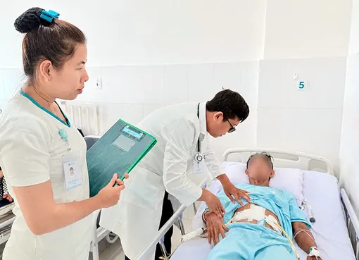 Cứu sống bệnh nhân vỡ ruột non sau va chạm với xe ba gác