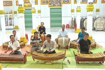 ក្រុម​ភ្លេង​ពិ​ណ​ពាទ្យ​ស្ម័គ្រ​ចិត្ត​វត្ត​ផ្នោកញ្ជើ​ចាស់​