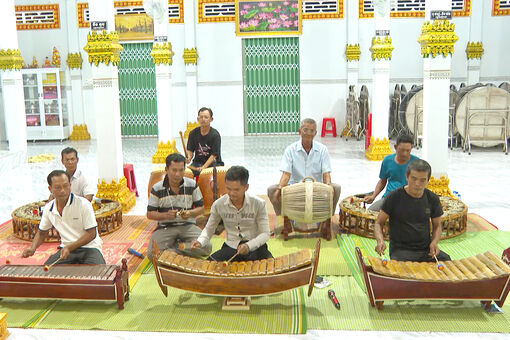 ក្រុម​ភ្លេង​ពិ​ណ​ពាទ្យ​ស្ម័គ្រ​ចិត្ត​វត្ត​ផ្នោកញ្ជើ​ចាស់​
