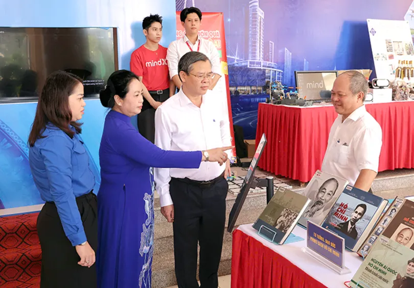 Xây dựng TP Cần Thơ trở thành trung tâm khoa học, công nghệ 
và đổi mới sáng tạo