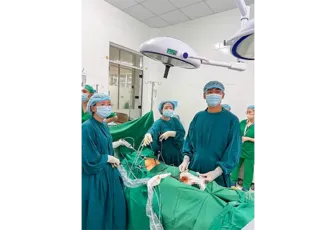 Cấp cứu kịp thời giúp bảo tồn buồng trứng cho người bệnh 17 tuổi bị xoắn u nang buồng trứng