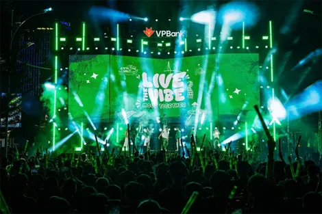 Đêm nhạc “VPBank Live the Vibe - Move Together” khuấy động Cần Thơ với hàng ngàn khán giả trẻ