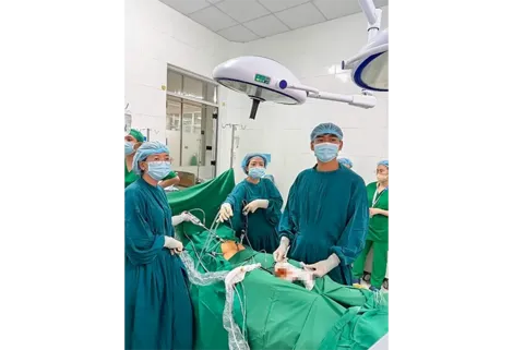 Cấp cứu kịp thời giúp bảo tồn buồng trứng cho người bệnh 17 tuổi bị xoắn u nang buồng trứng