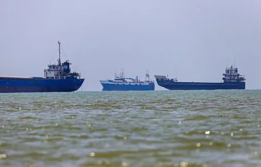 Mỹ và Iran tiếp tục tranh cãi về quyền kiểm soát eo biển Hormuz