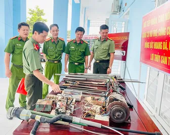 Tăng cường vận động người dân giao nộp vũ khí, vật liệu nổ, công cụ hỗ trợ