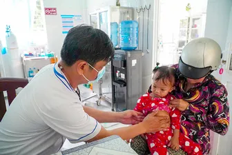 Bộ Y tế ban hành hướng dẫn mới về khám sức khỏe cho trẻ dưới 6 tuổi